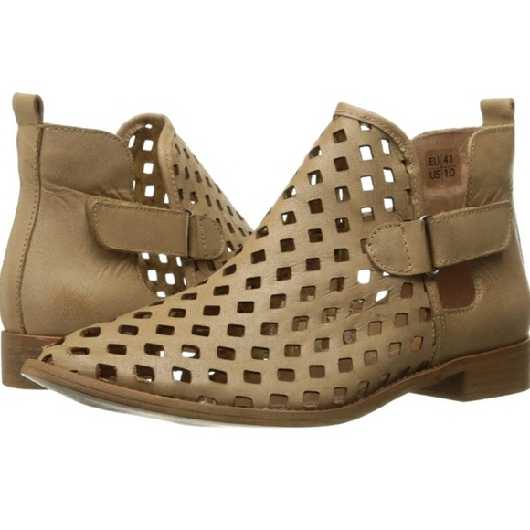 Musse & Cloud Caila‎ Taupe Leather Ankle Booties - Picture 1 of 3